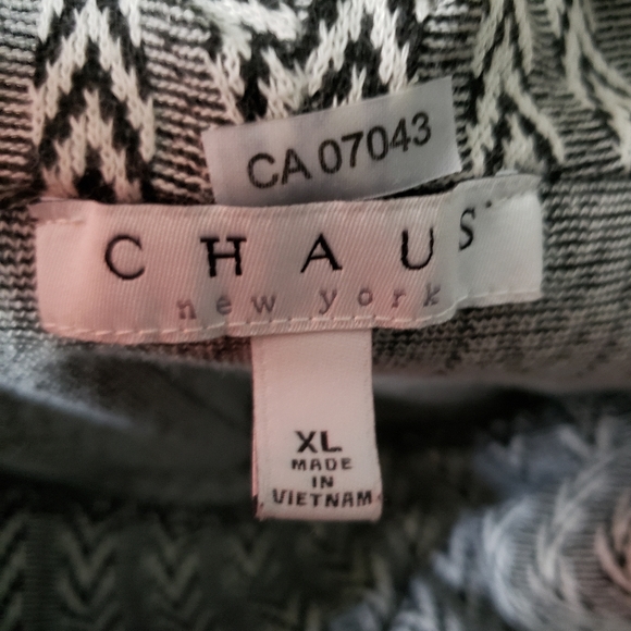 Black and white print top - Picture 2 of 3